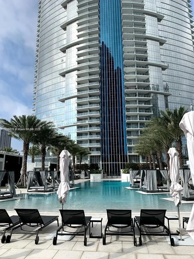 1 bedroom 1 bath for sale at 851 NE 1st Ave # 3002, Miami FL 33132
