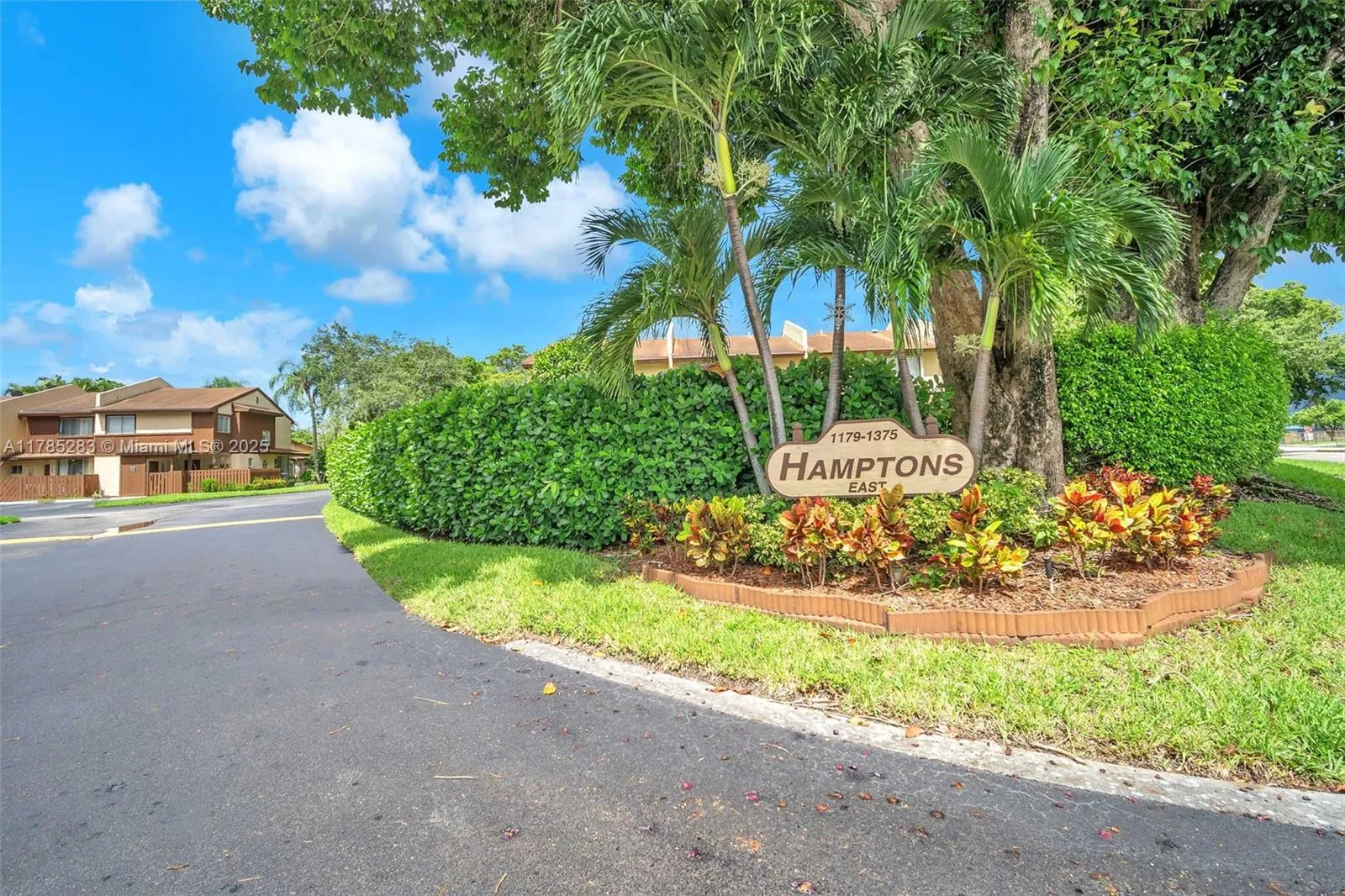 2 bedroom 2 bath for sale at 1359 Hampton Blvd, North Lauderdale FL 33068