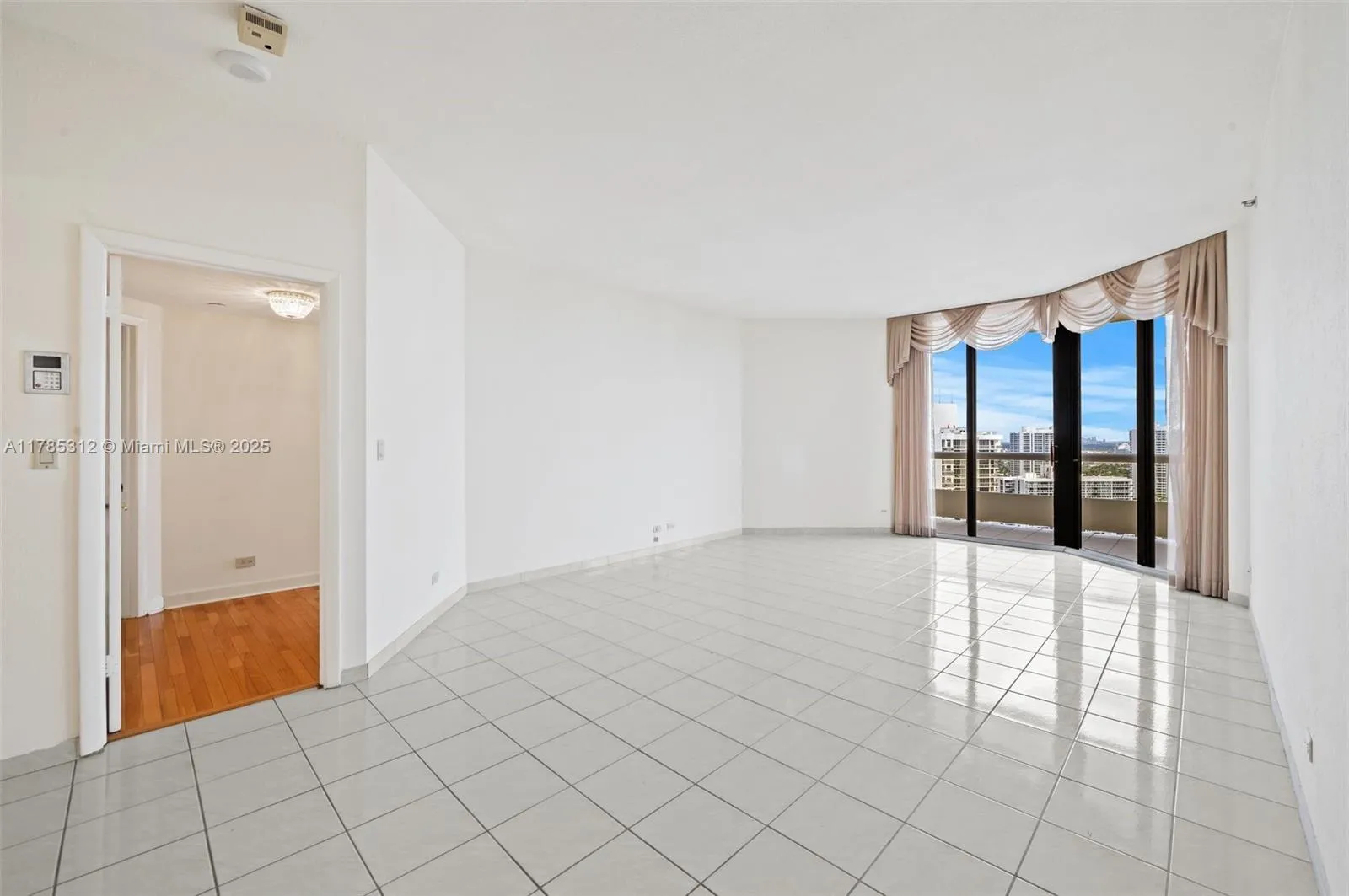 20191 E Country Club Dr, Aventura FL 33180