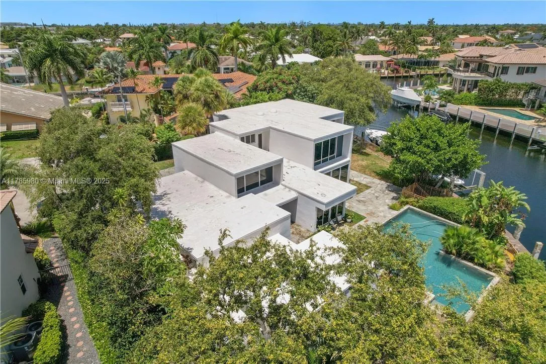 4050 NE 25th Ave, Lighthouse Point FL 33064