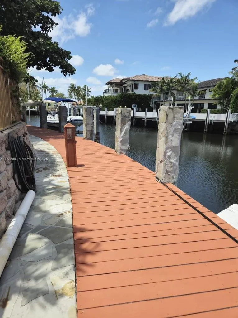 4050 NE 25th Ave, Lighthouse Point FL 33064