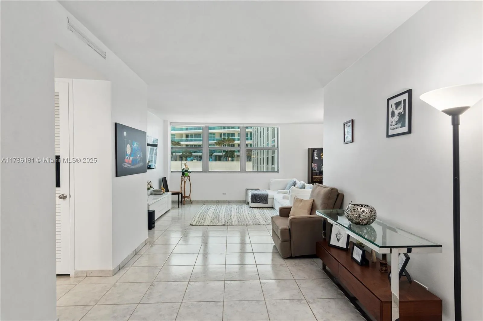 1 bedroom 1 bath for sale at 5055 Collins Ave # 5F, Miami Beach FL 33140