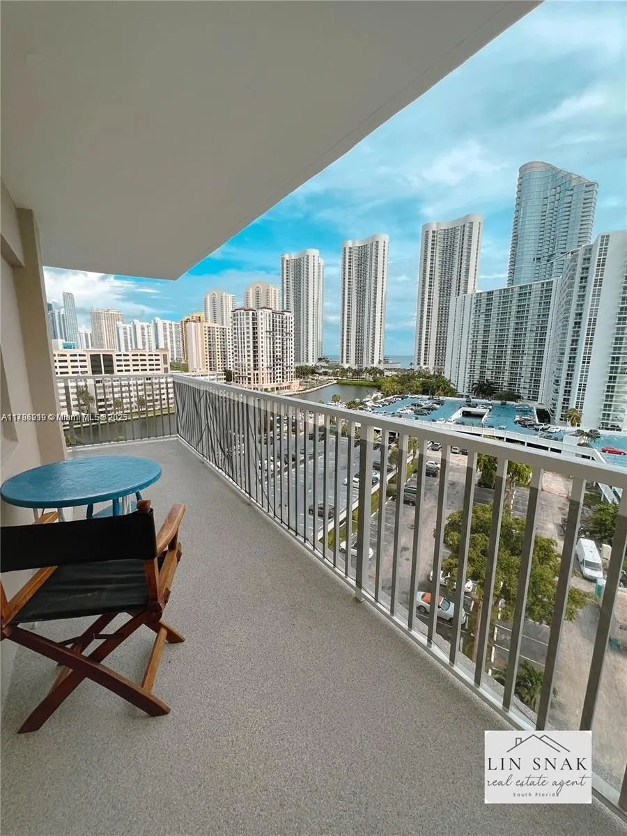 300 Bayview Dr # 915, Sunny Isles Beach FL 33160