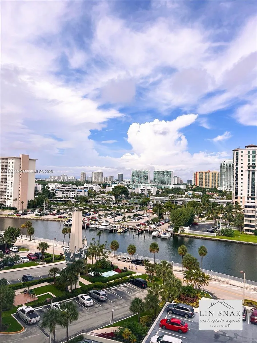 300 Bayview Dr # 915, Sunny Isles Beach FL 33160