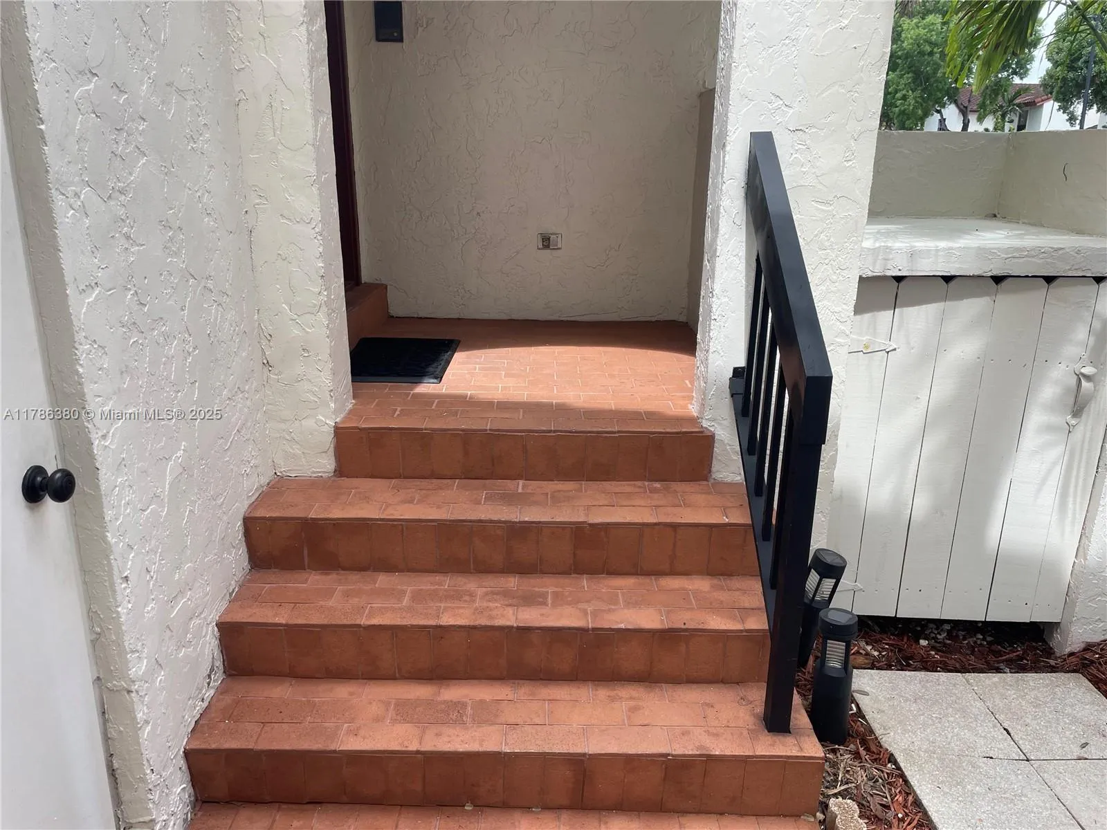 323 Ives Dairy Rd # 05, Miami FL 33179