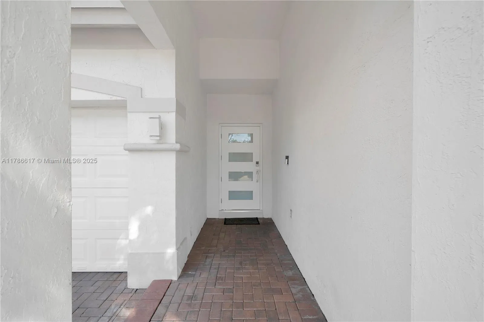 6694 NW 107th Pl, Doral FL 33178