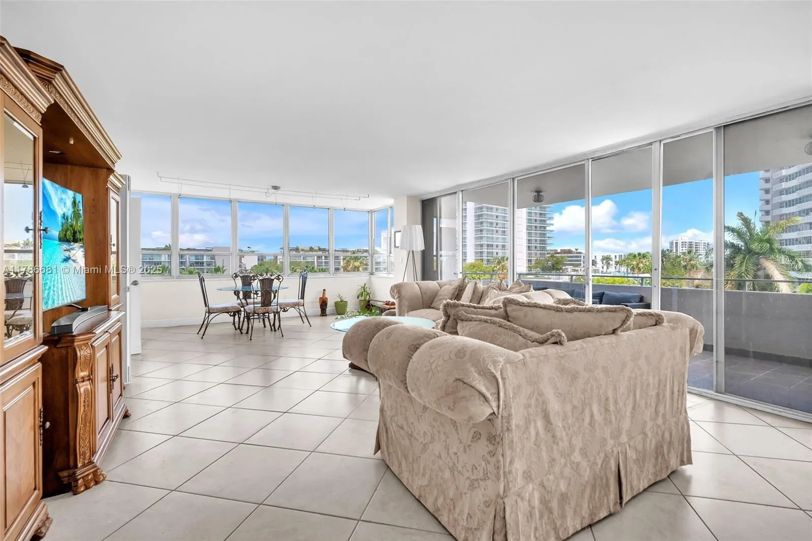 2 bedroom 2 bath for sale at 11 Island Ave # 512, Miami Beach FL 33139