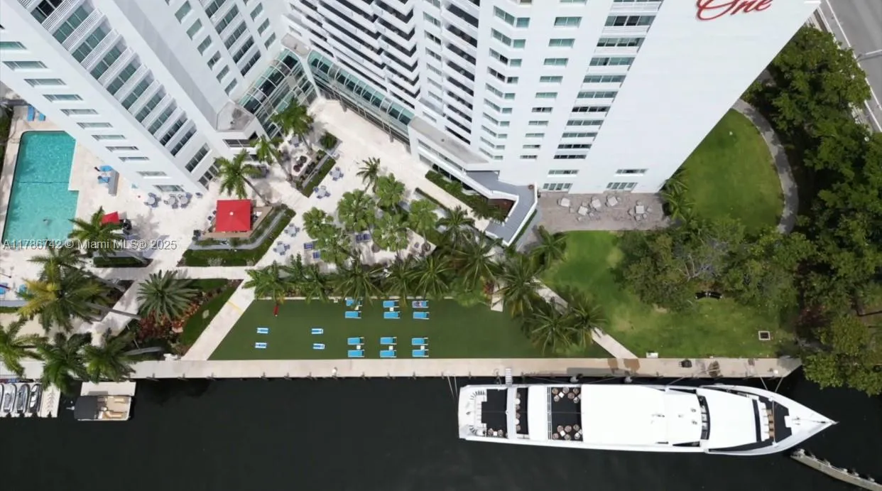 1 bedroom 1 bath for sale at 2670 E Sunrise Blvd # 1002, Fort Lauderdale FL 33304