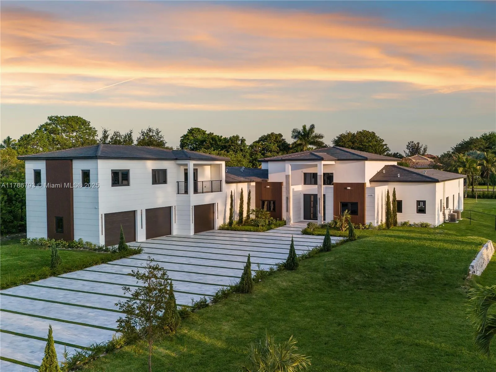 6 bedroom 6 bath for sale at 11570 NW 12th St, Plantation FL 33323