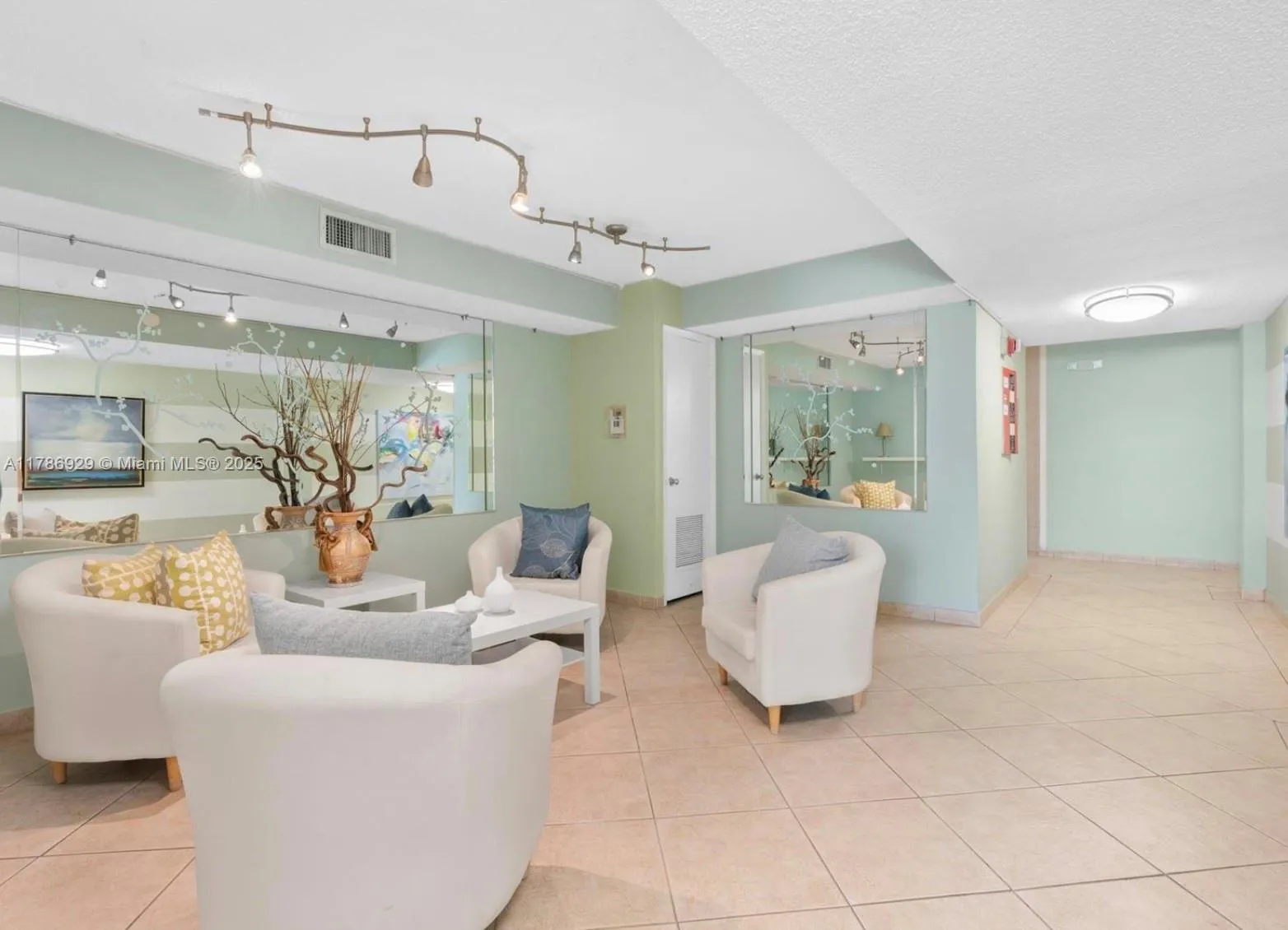 130 S Shore Dr # 2F, Miami Beach FL 33141