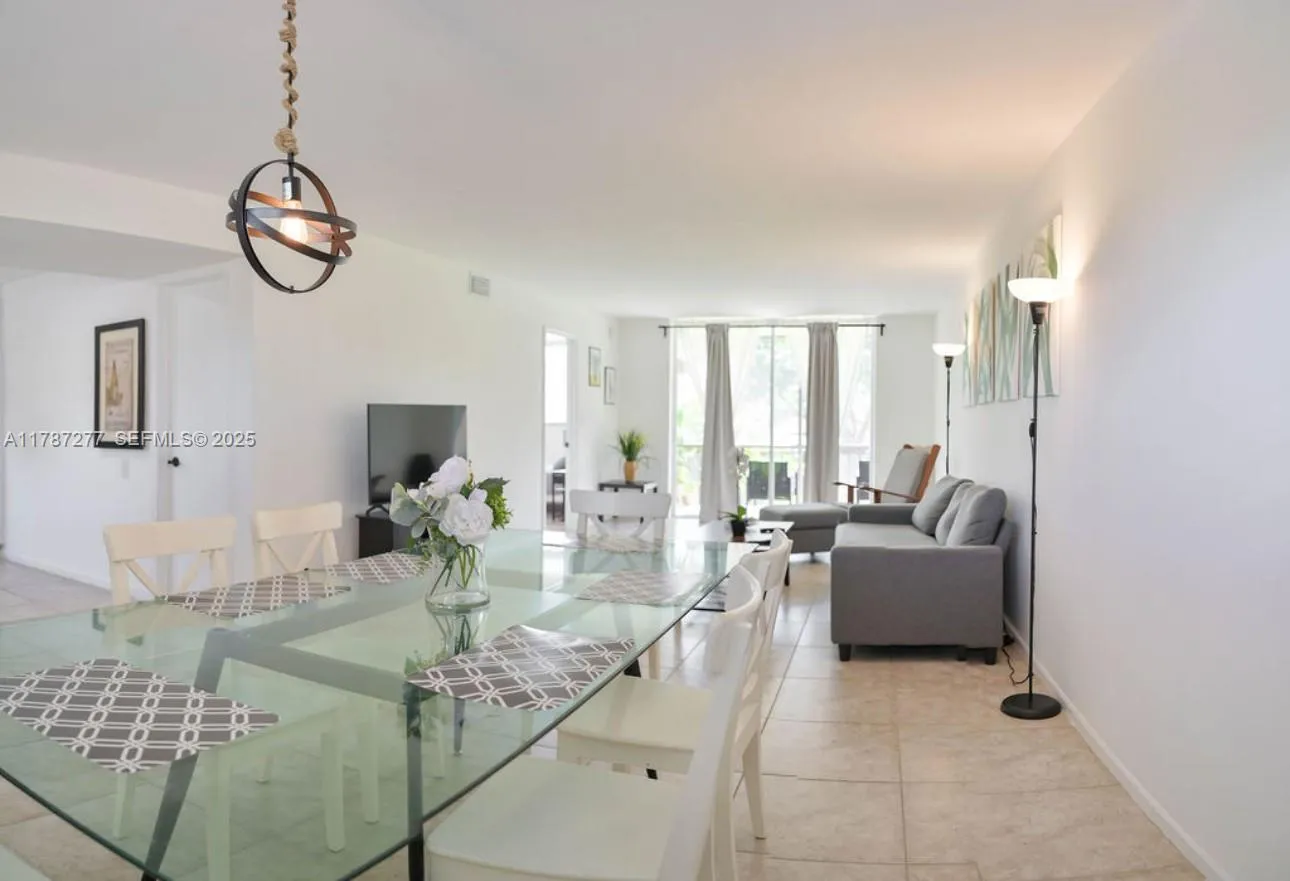 8901 Hollybrook # 206, Hollywood FL 33025