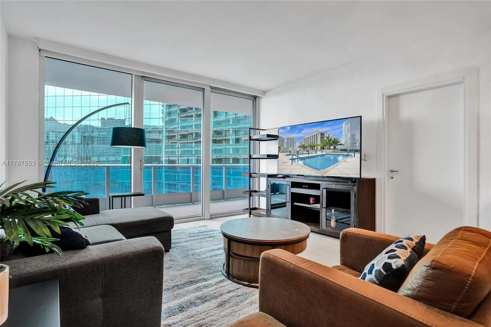 1 bedroom 1 bath for sale at 200 Biscayne Boulevard Way # 3211, Miami FL 33131