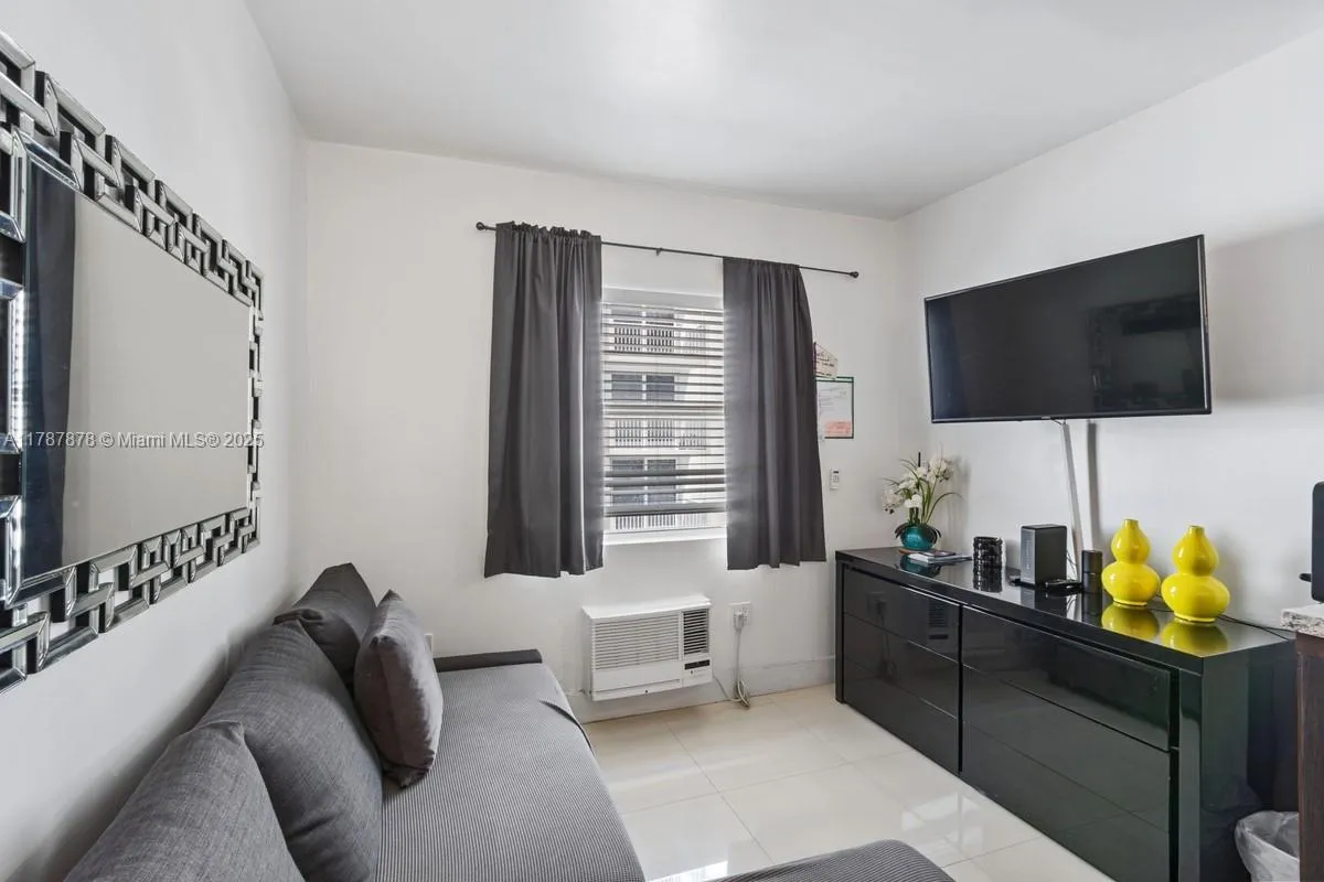 335 Ocean Dr # 310, Miami Beach FL 33139