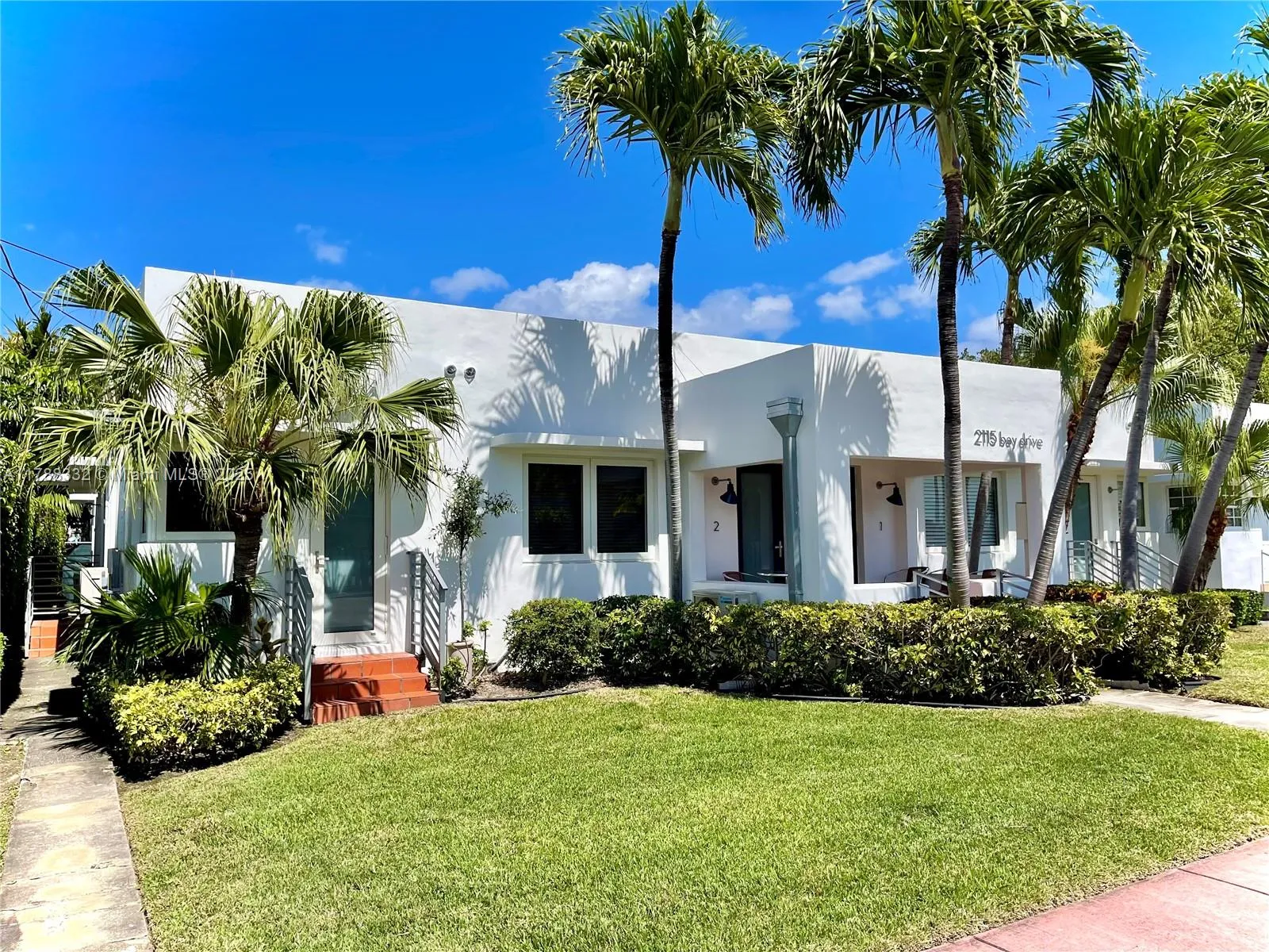 2115 Bay Dr, Miami Beach FL 33141