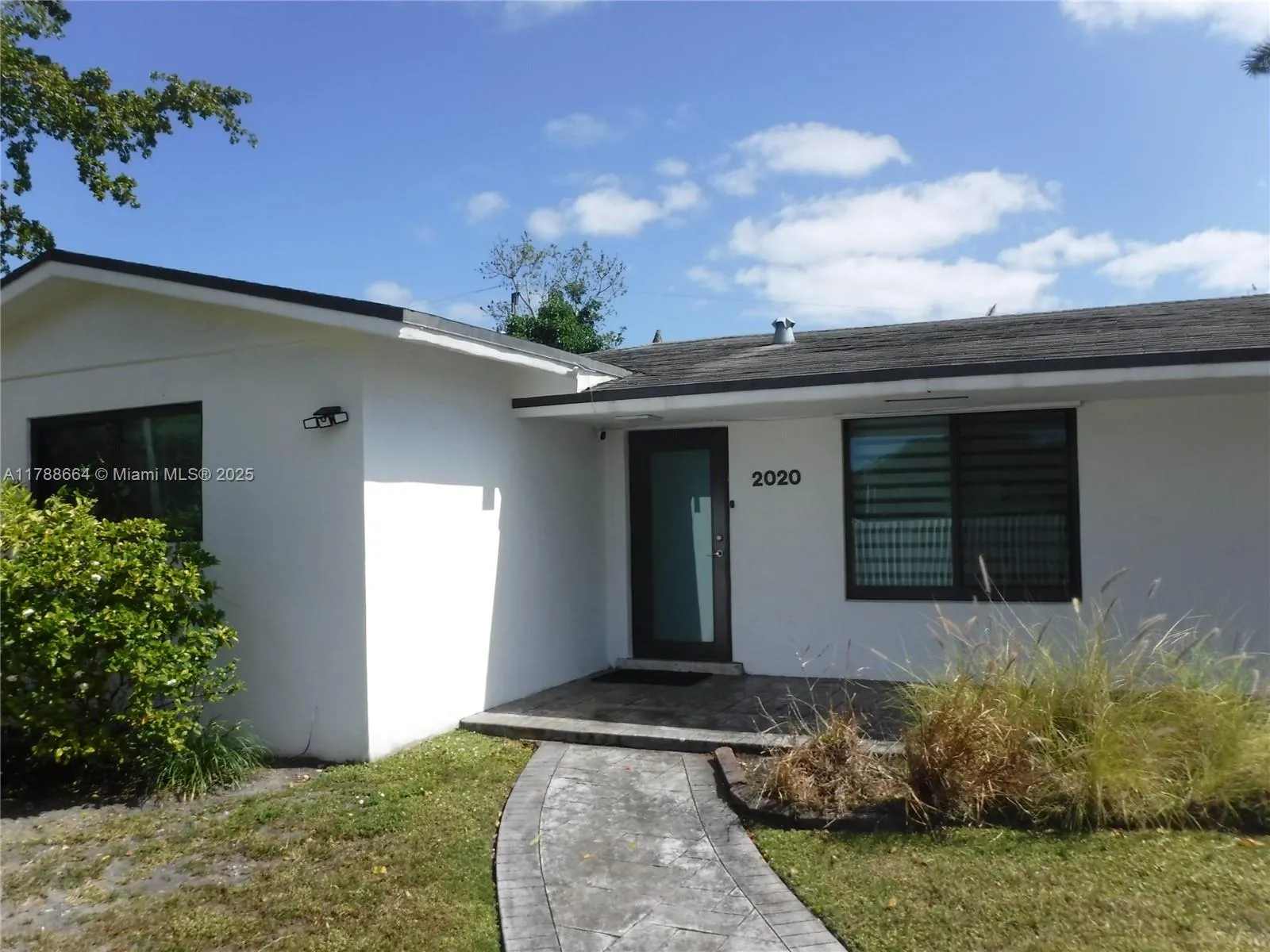 2020 NE 203rd St, Miami FL 33179