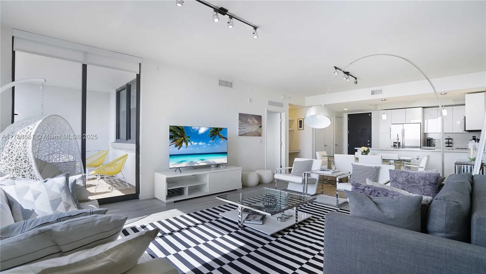 999 SW 1 AVE # 2313, Miami FL 33131