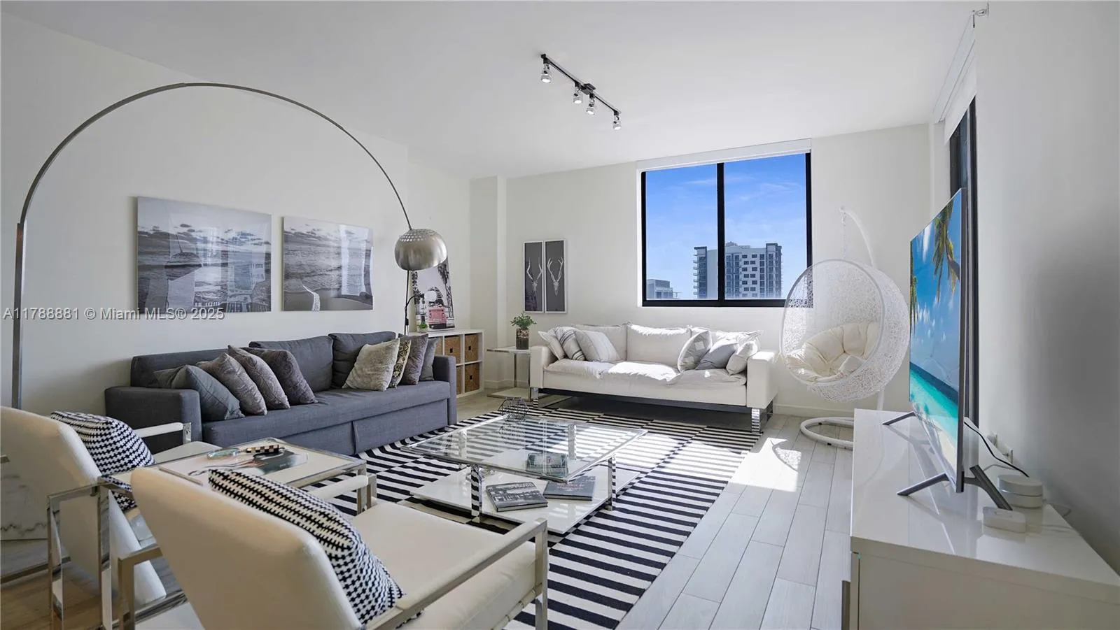 999 SW 1 AVE # 2313, Miami FL 33131