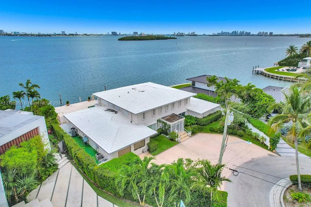 6 bedroom 5 bath for sale at 1990 NE 119TH RD, North Miami FL 33181