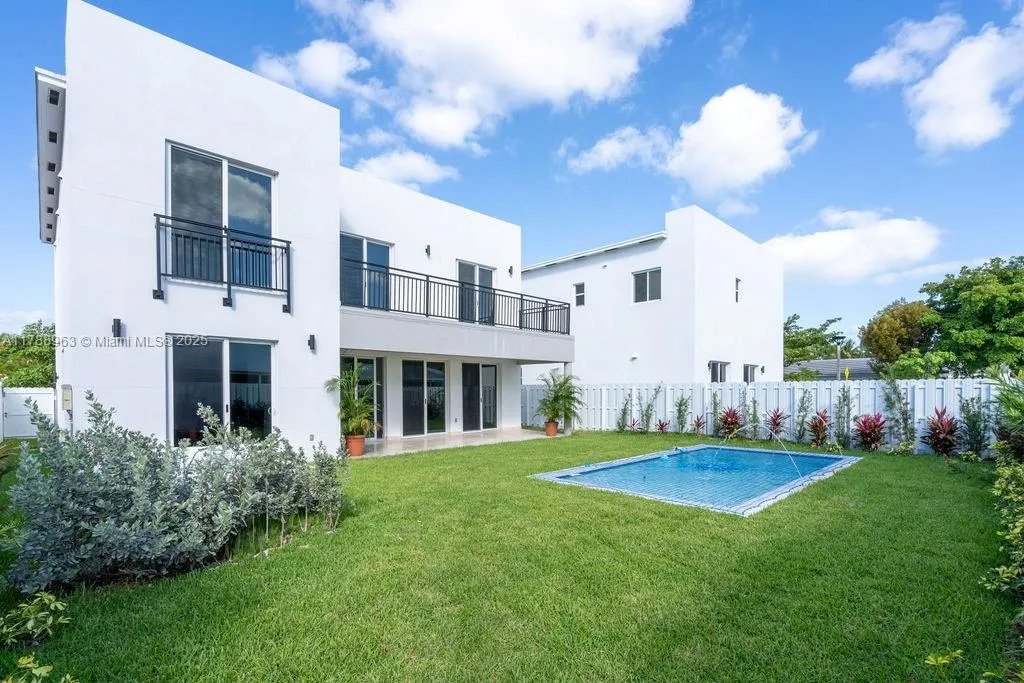 910 SW 24th Rd, Miami FL 33129