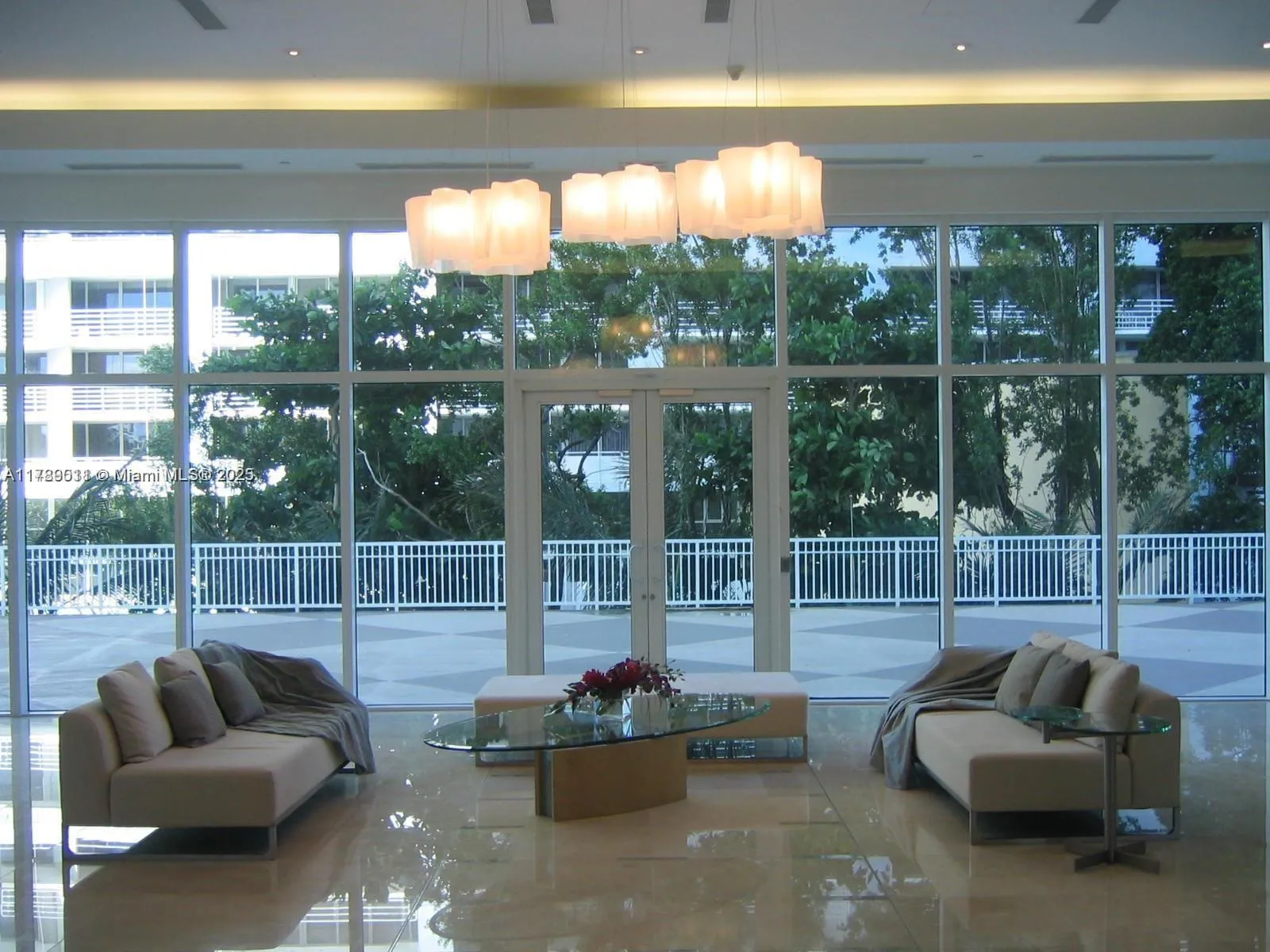 1 bedroom 1 bath for sale at 2101 Brickell Ave # 1002, Miami FL 33129