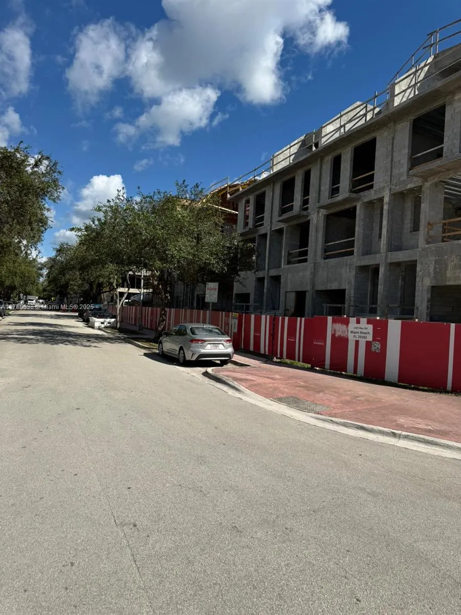 1425 Bay Rd, Miami Beach FL 33139