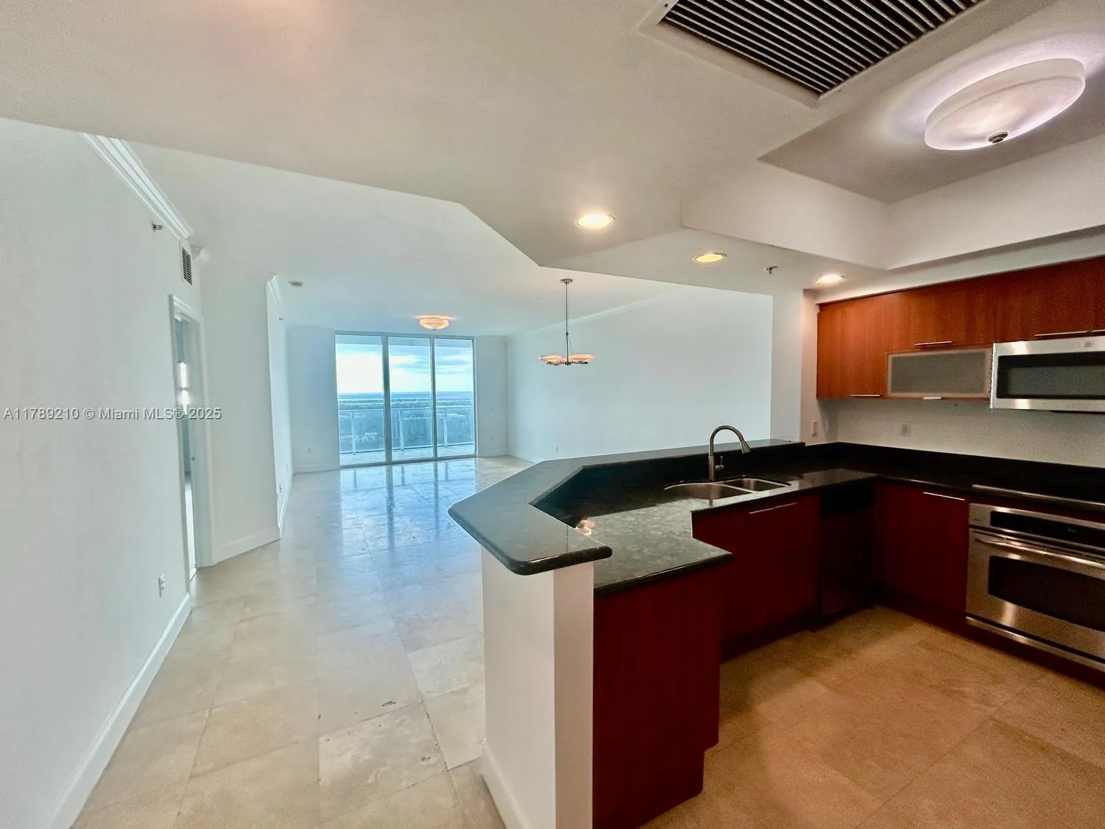 3 bedroom 3 bath for sale at 15051 Royal Oaks Ln # 2503, North Miami FL 33181