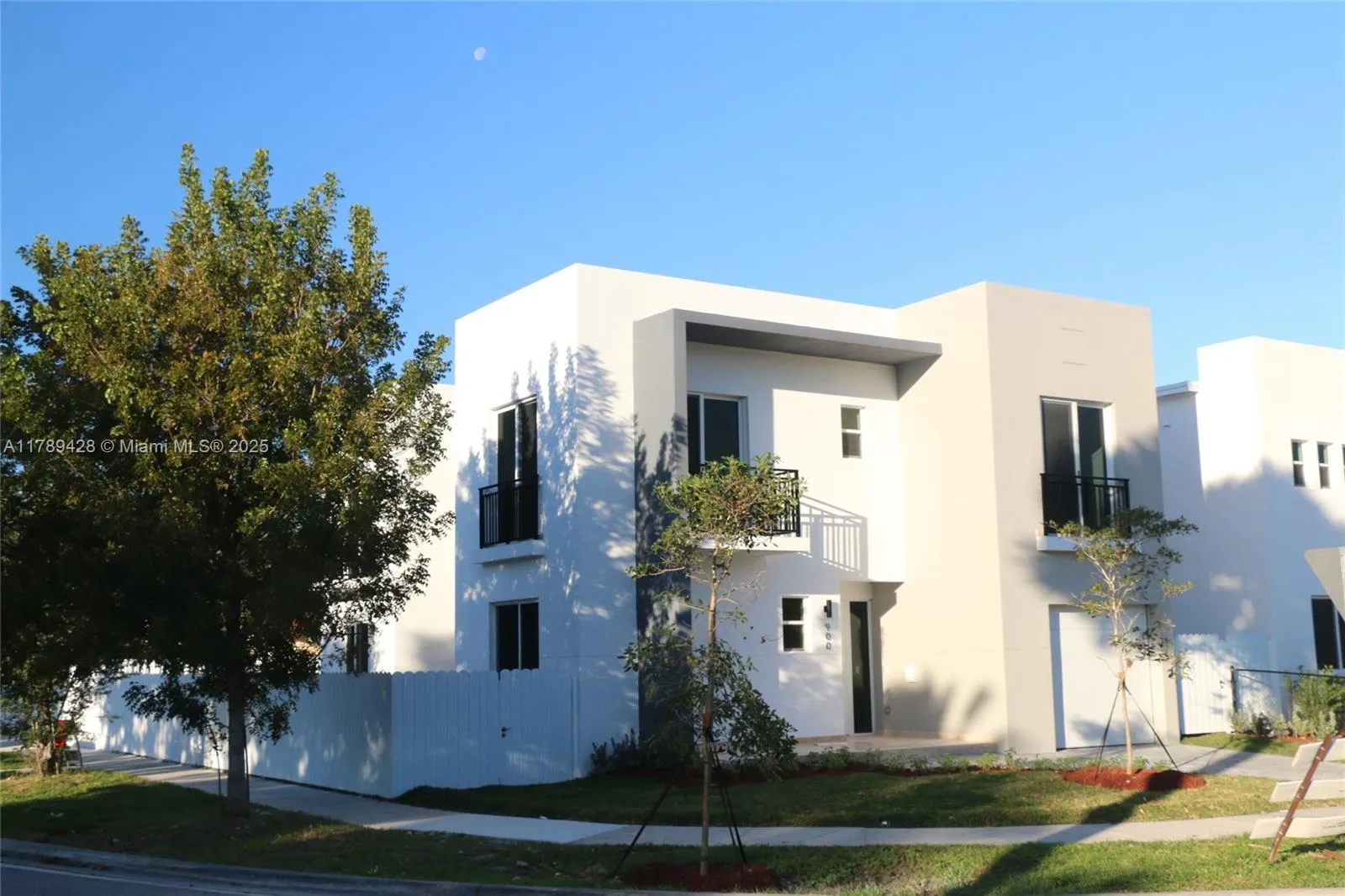 900 SW 24th Rd, Miami FL 33129