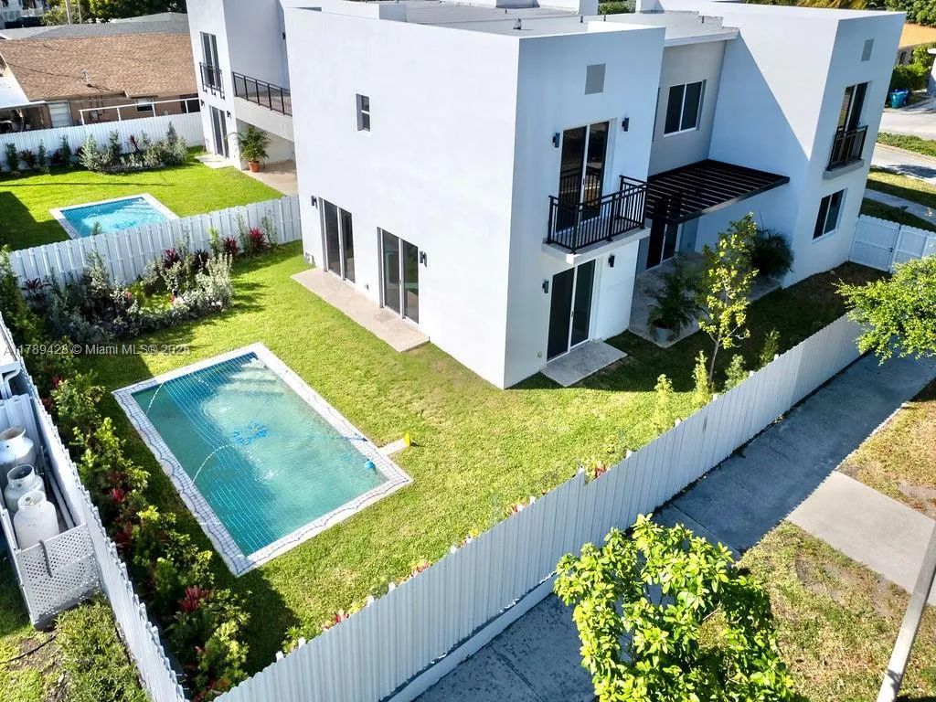 900 SW 24th Rd, Miami FL 33129