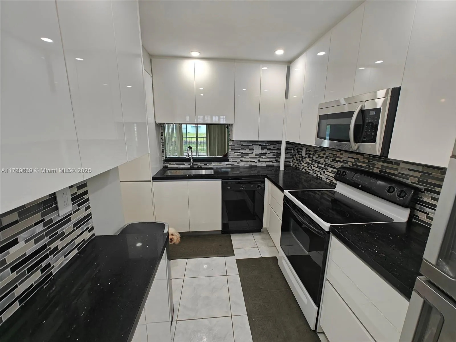 801 S Federal Hwy # 102, Pompano Beach FL 33062