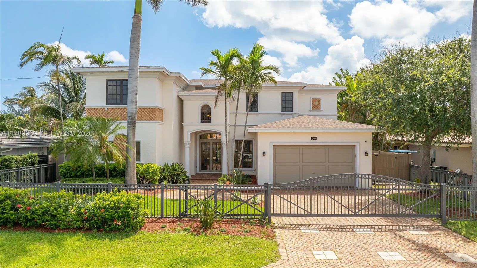 5 bedroom 4 bath for sale at 260 NE Wavecrest Ct, Boca Raton FL 33432