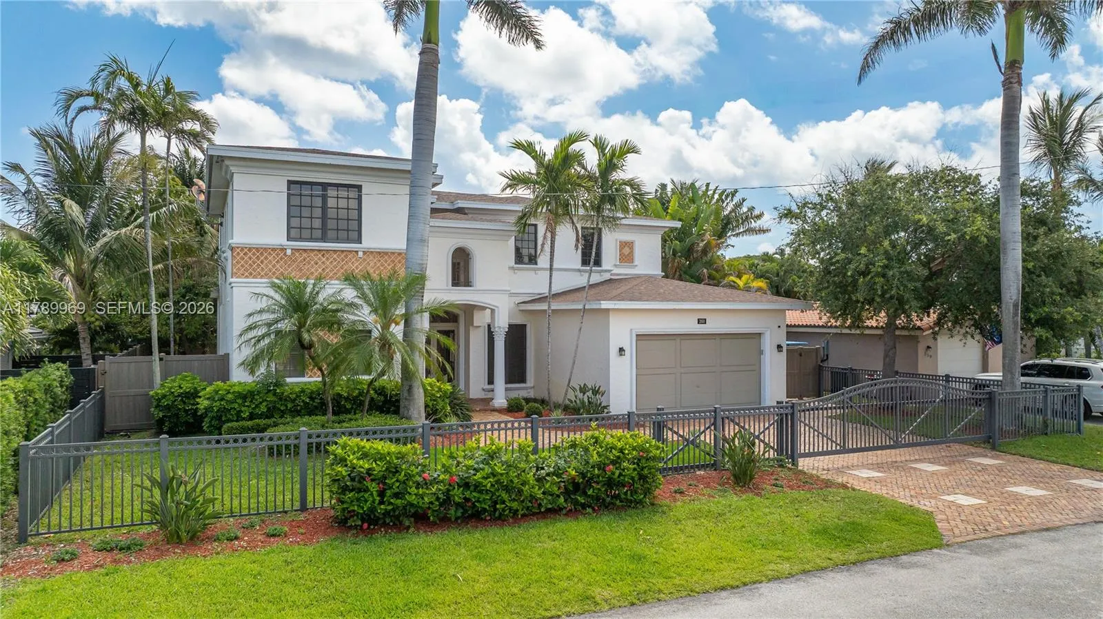 260 NE Wavecrest Ct, Boca Raton FL 33432
