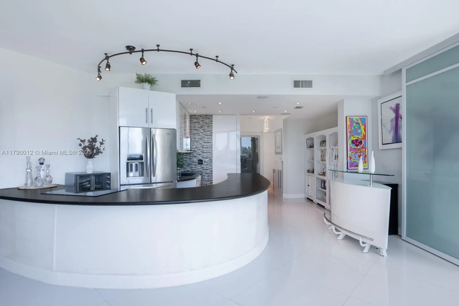 300 S Pointe Dr # 402, Miami Beach FL 33139