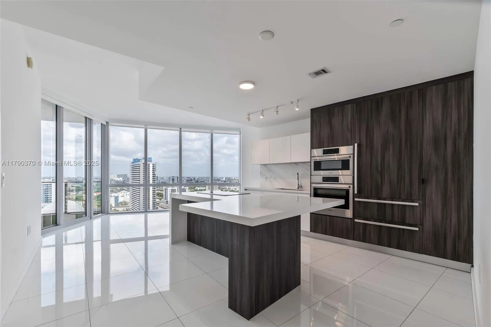 1 bedroom 2 bath for sale at 851 NE 1st Ave # 1904, Miami FL 33132