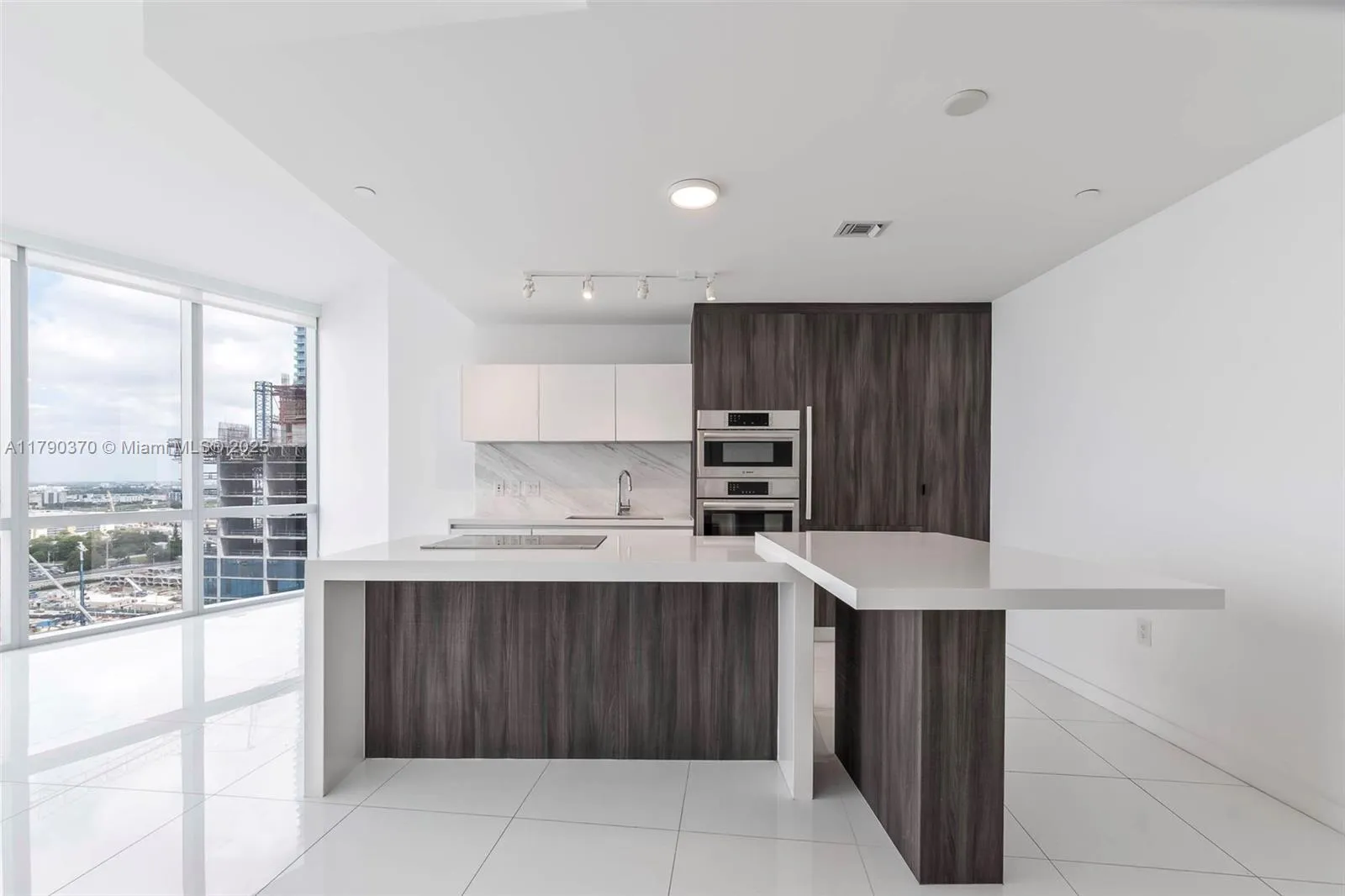 851 NE 1st Ave # 1904, Miami FL 33132