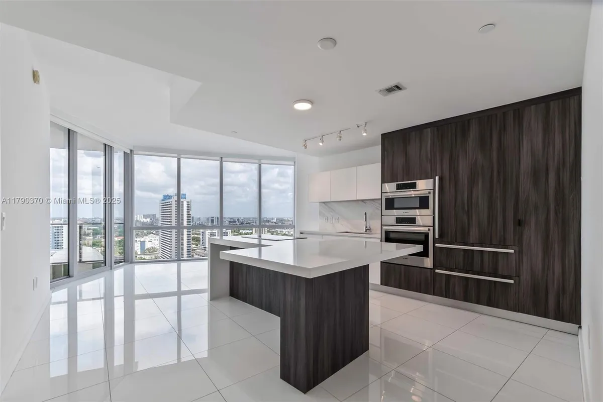 851 NE 1st Ave # 1904, Miami FL 33132