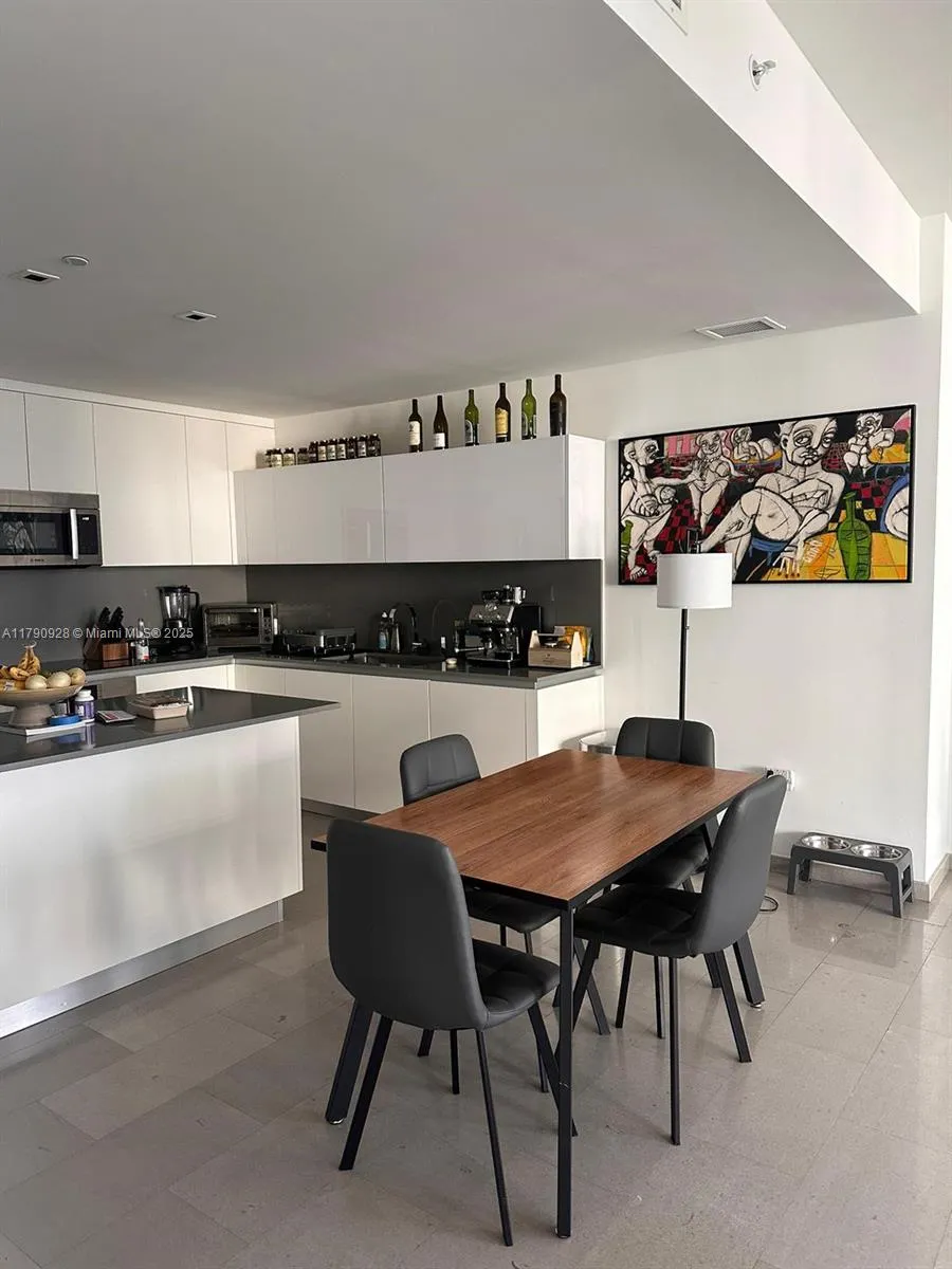 88 SW 7th St # 810, Miami FL 33130