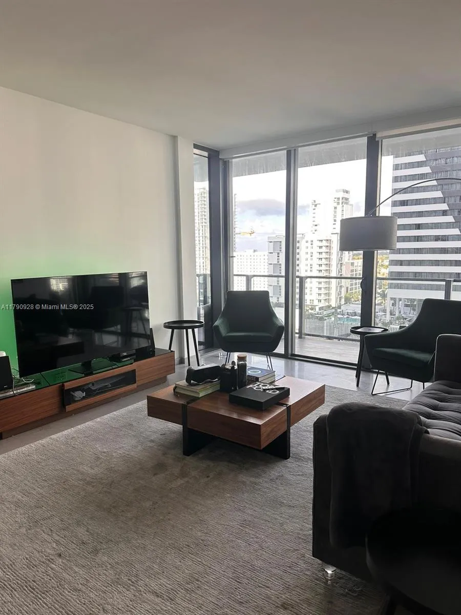 88 SW 7th St # 810, Miami FL 33130
