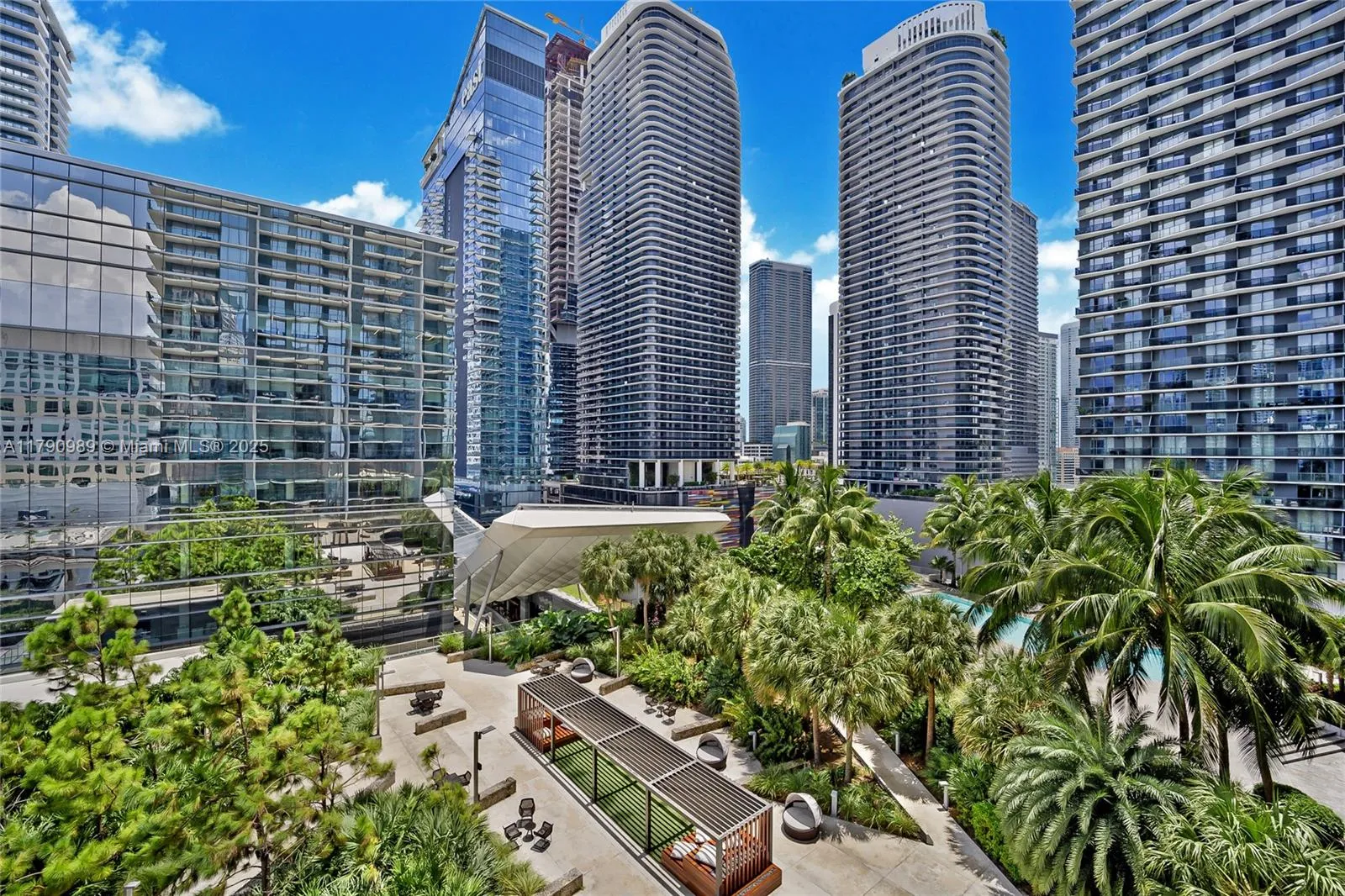 2 bedroom 2 bath for sale at 88 SW 7th St # 1009, Miami FL 33130