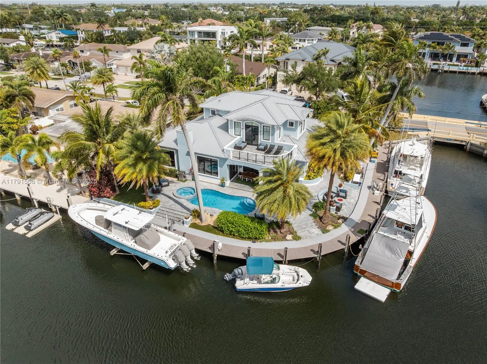 2340 NE 48th St, Lighthouse Point FL 33064