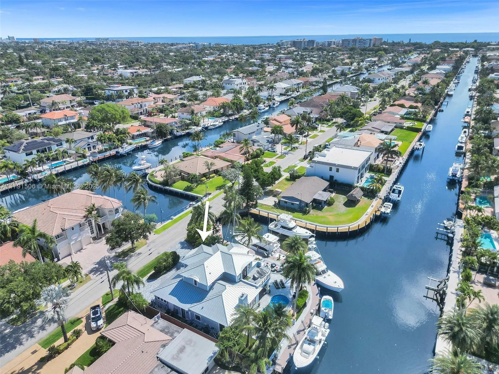 2340 NE 48th St, Lighthouse Point FL 33064