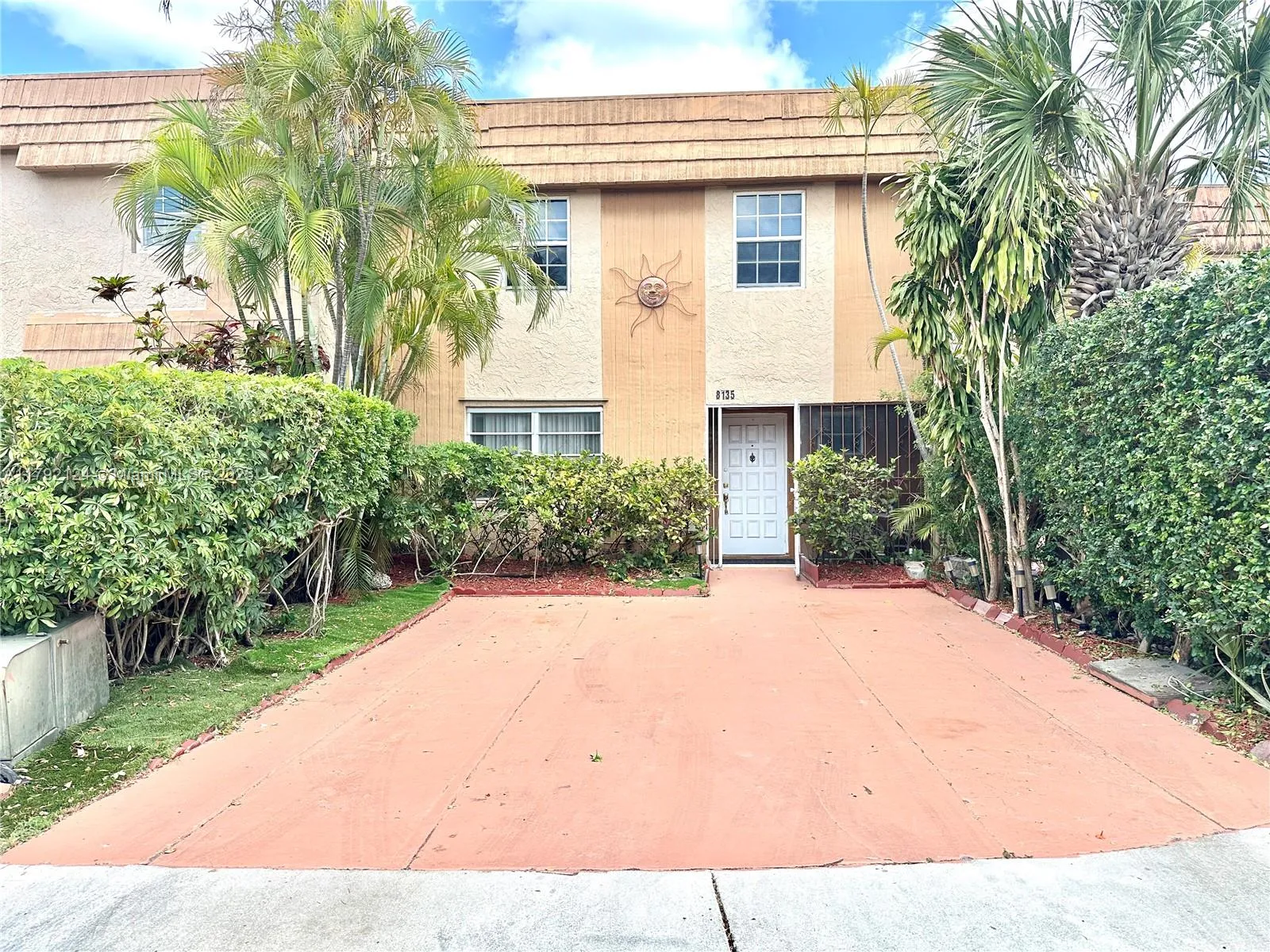 3 bedroom 3 bath for sale at 8135 W 9th Ave, Hialeah FL 33014