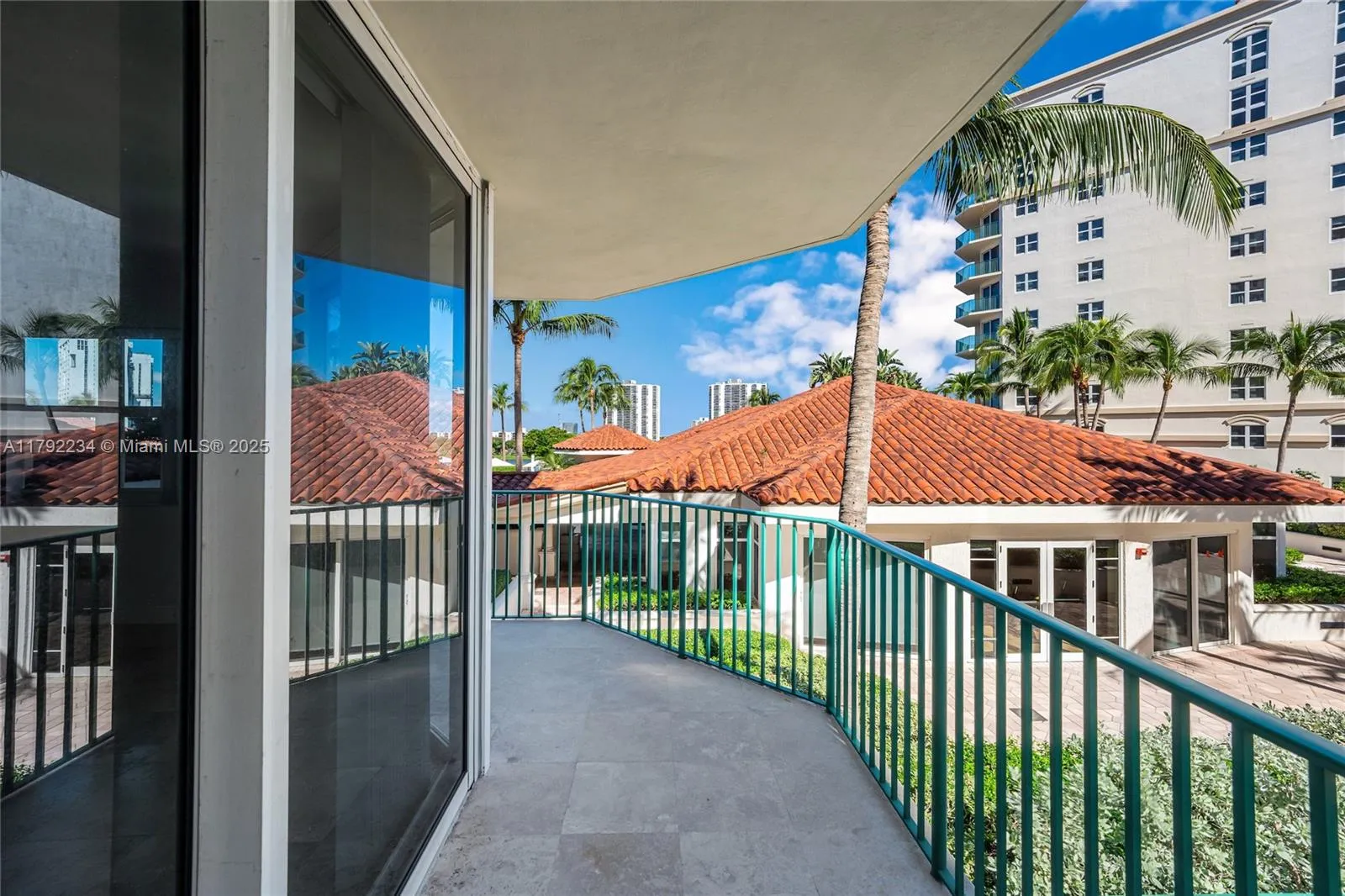 19900 E Country Club Dr, Aventura FL 33180