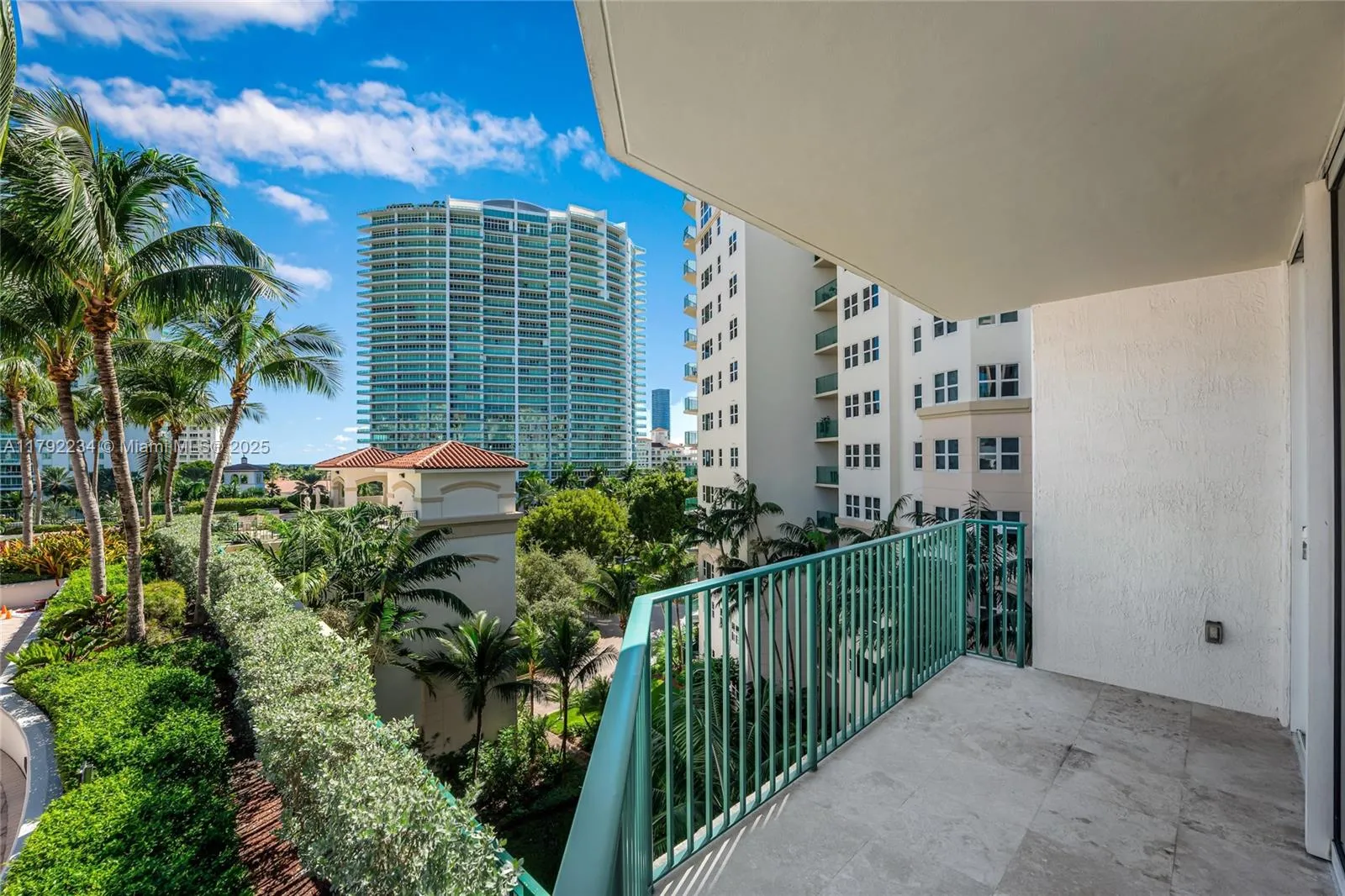 19900 E Country Club Dr, Aventura FL 33180