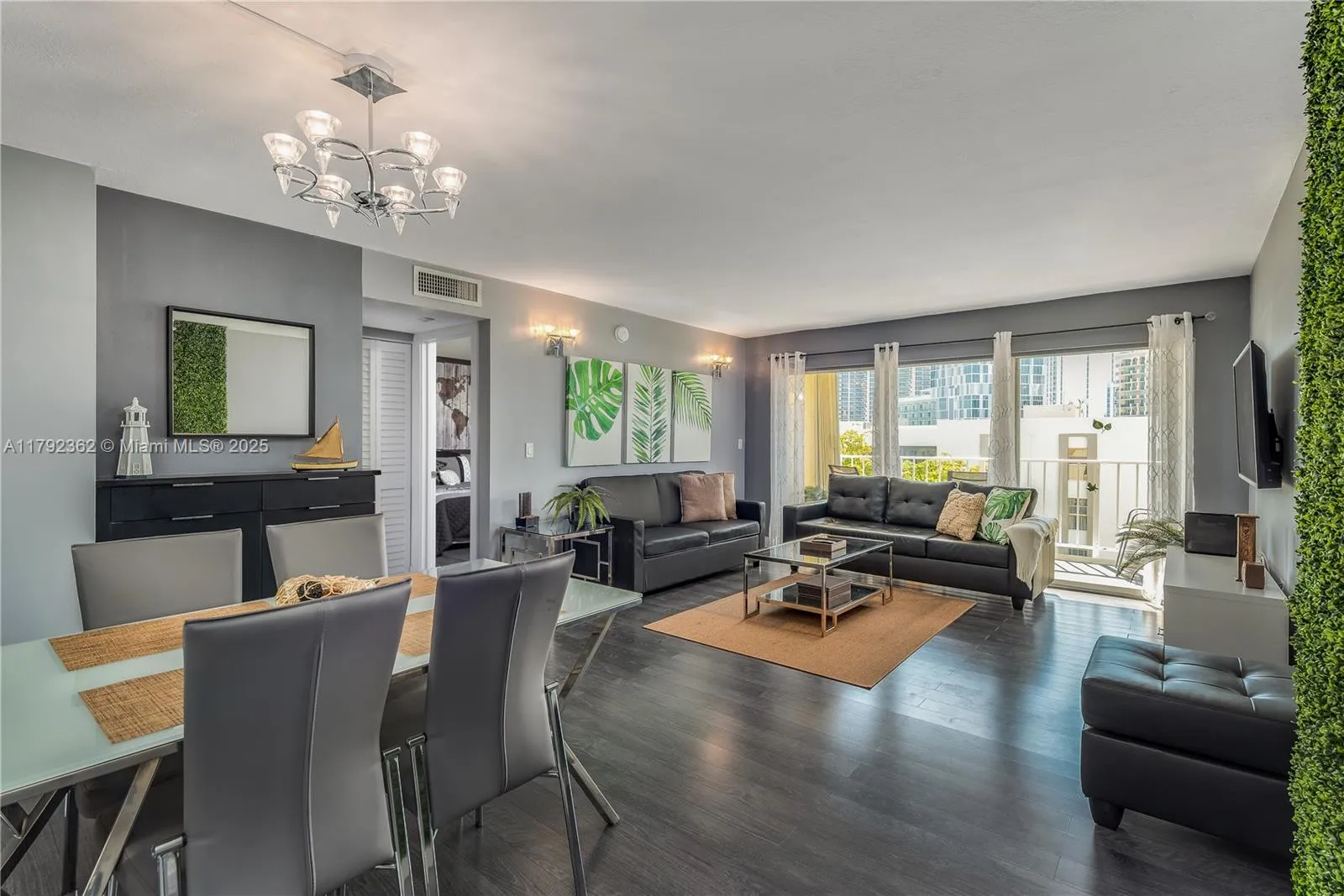 1 bedroom 1 bath for sale at 200 178th Dr # 604, Sunny Isles Beach FL 33160