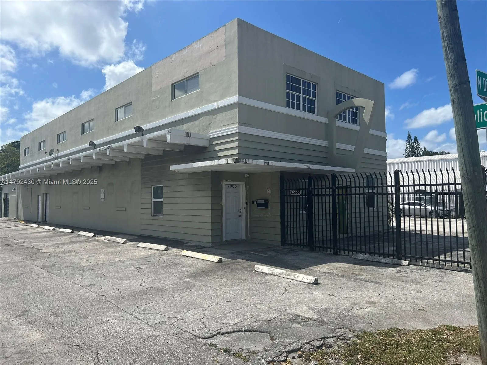 for sale at 2000 N Dixie Hwy, Hollywood FL 33020