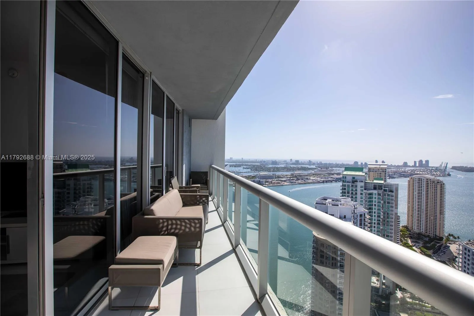 475 Brickell Ave # 5007, Miami FL 33131