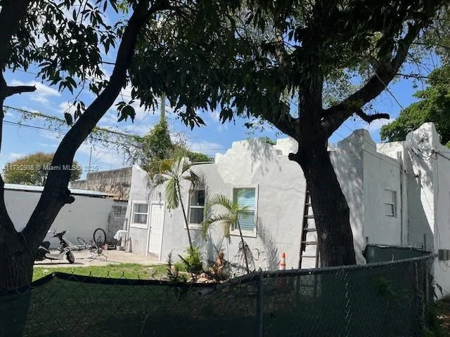 5422 NW 5th Ave, Miami FL 33127