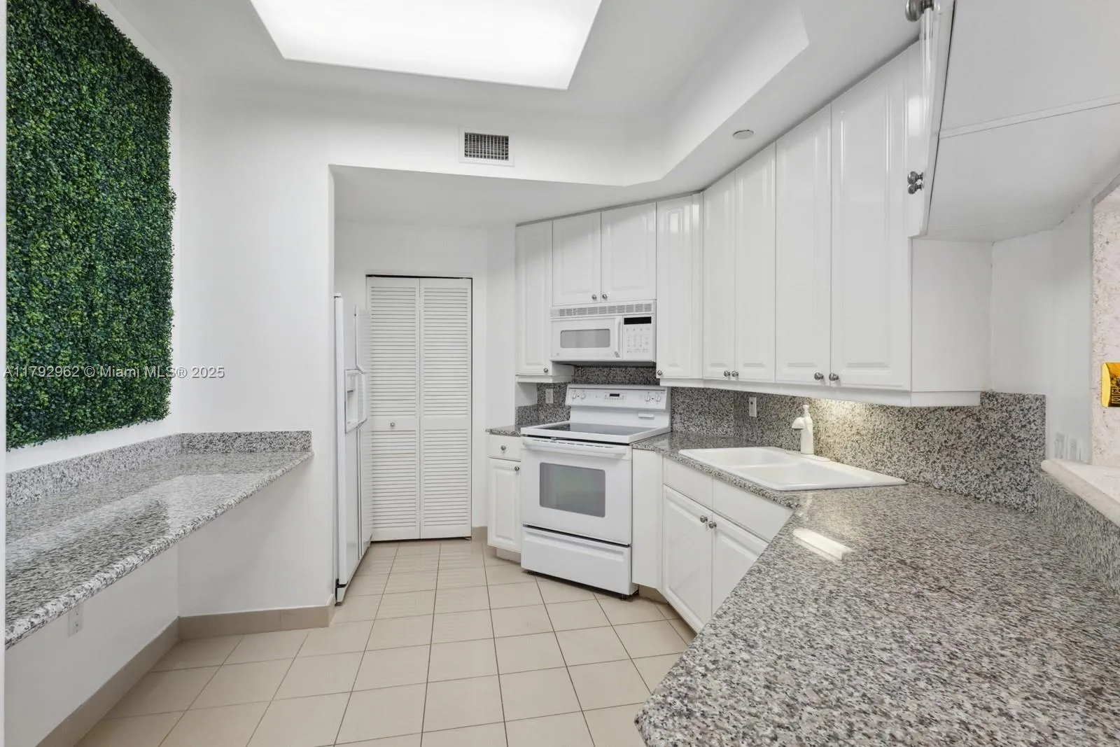 888 Brickell Key Dr # 1600, Miami FL 33131