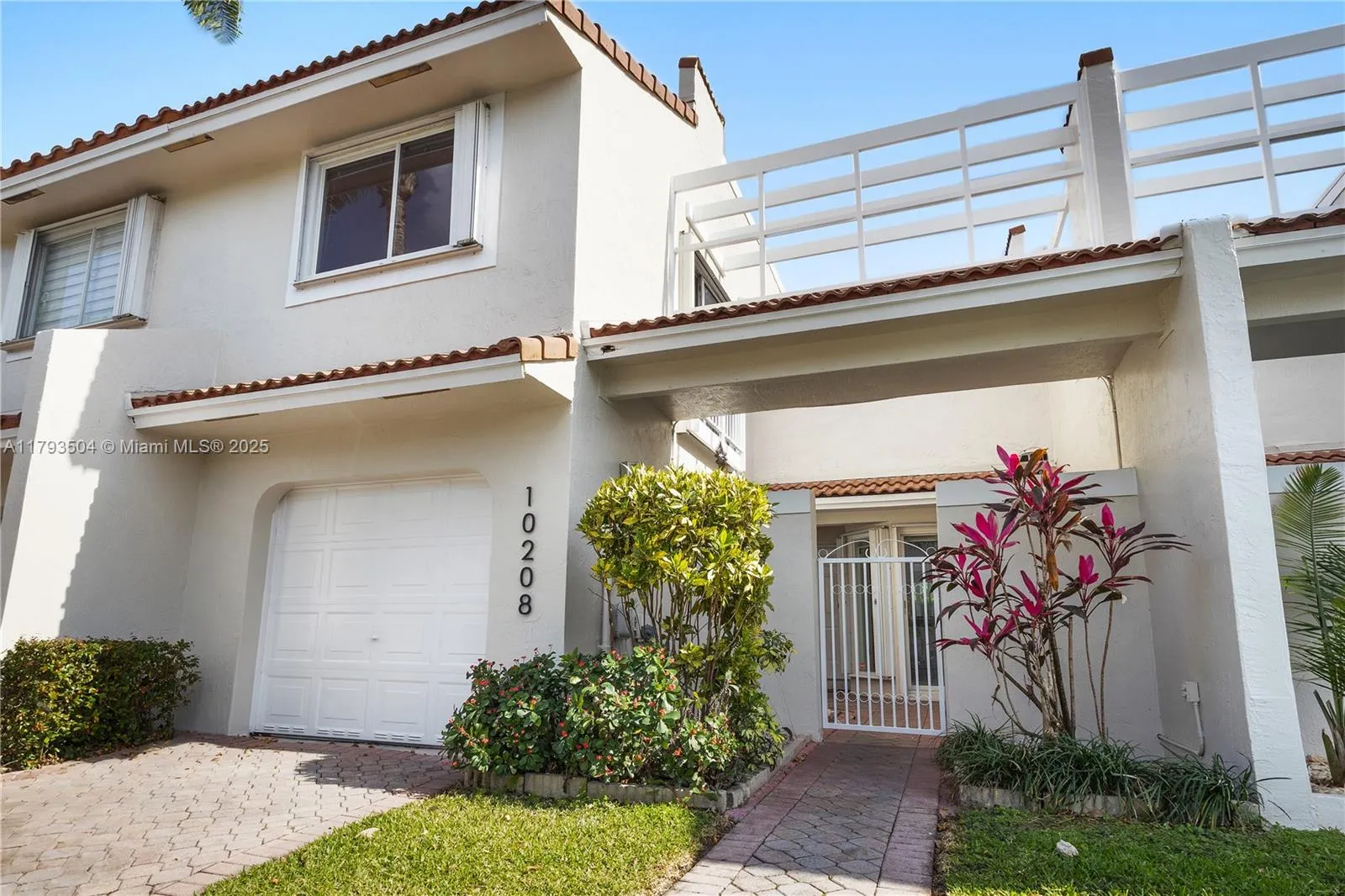 3 bedroom 2 bath for sale at 10208 NW 51st Ter # 10208, Doral FL 33178