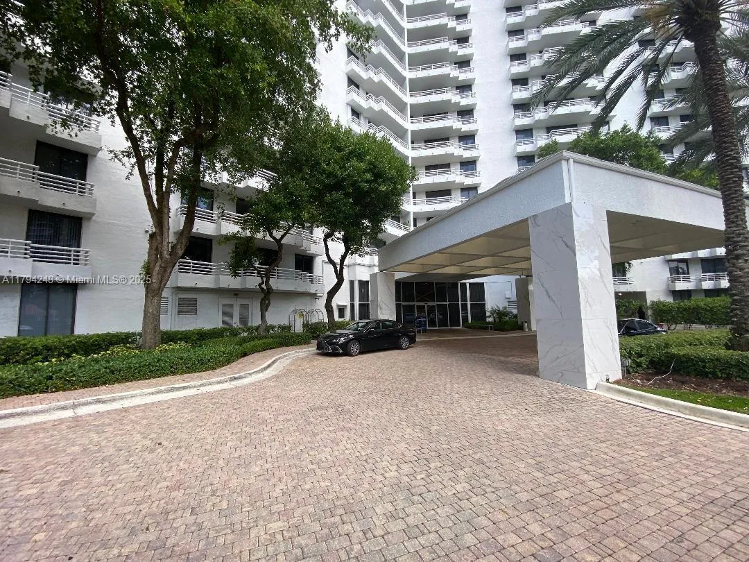 3300 NE 192nd St # 612, Aventura FL 33180